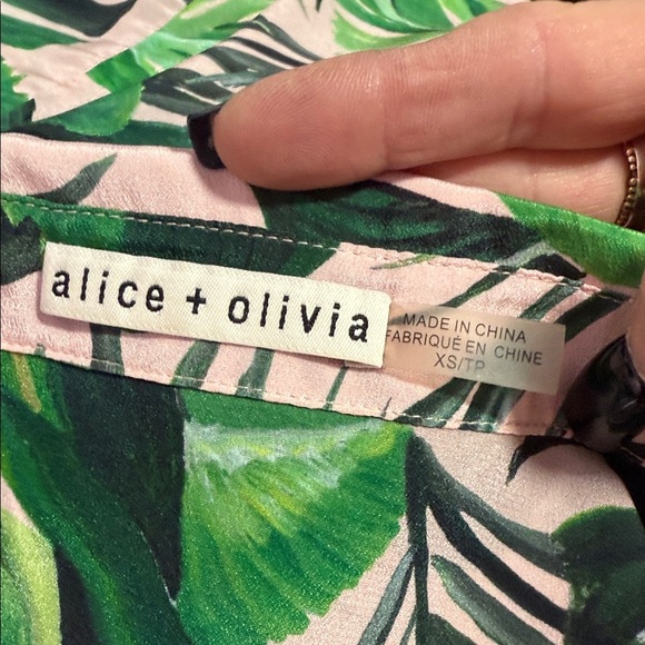 Alice + Olivia Randa Ruffle Henly Top in Silk Palm Print Size XS - Picture 6 of 13